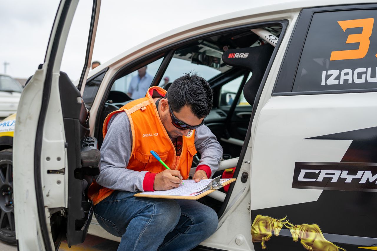Inspection and ticket tracking for field teams